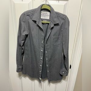Amazing Frank & Eileen gray button up shirt. Worn once. Very flattering!!